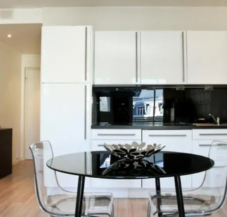 Apartment Studio Champs-elysees Paris