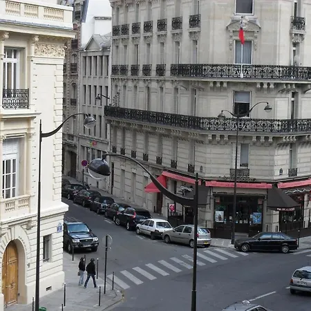 Studio Champs-elysees